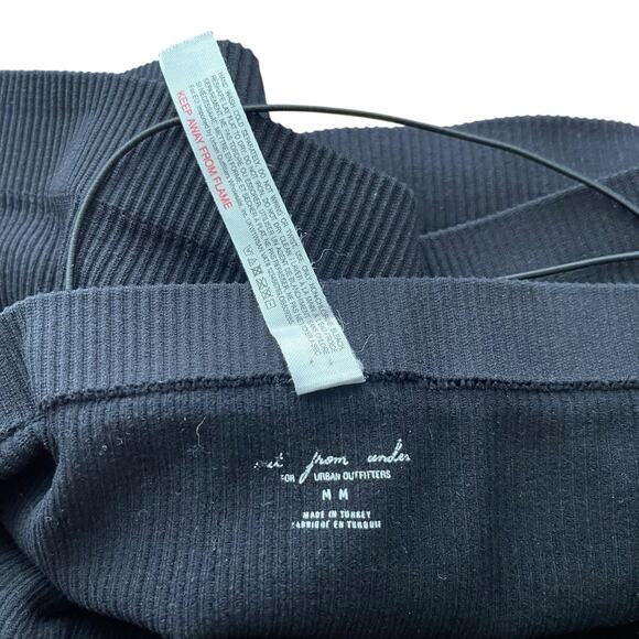 Out from Under Medium Ribbed Bandeau Top Cropped Black Thin Straps Tank - Picture 2 of 8